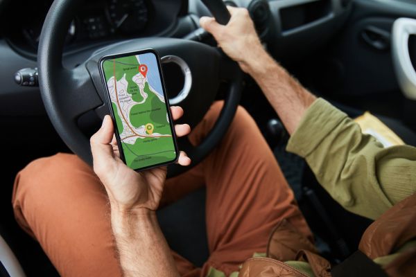 Real-time traffic alerts for vehicles